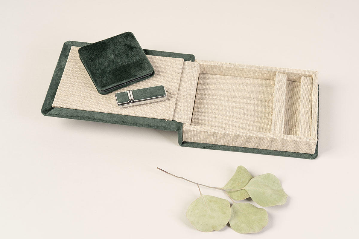 The New Pendrive Box With Accordion Mini Book, Like Good Coffee: A